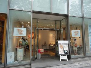 2011年 表参道ヒルズ 東日本復興支援チャリティー展示&即売会開催1